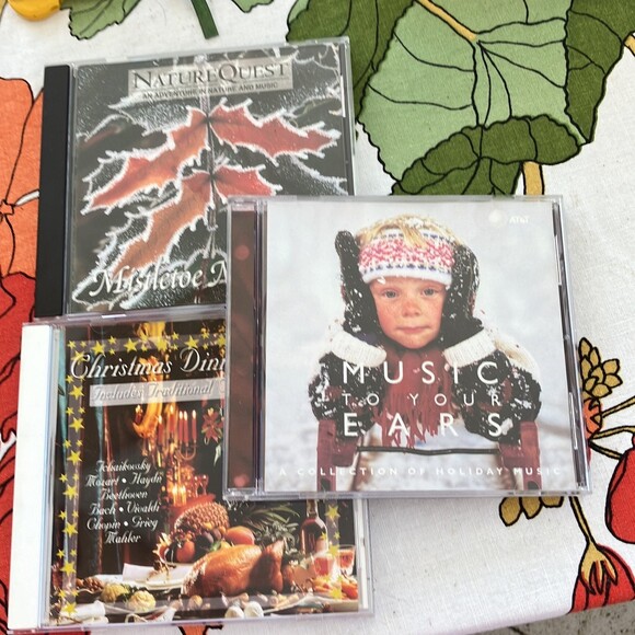 Musical Vintage Christmas Collection - Basket of Entertainment 11 Pieces Vintage - Picture 5 of 7